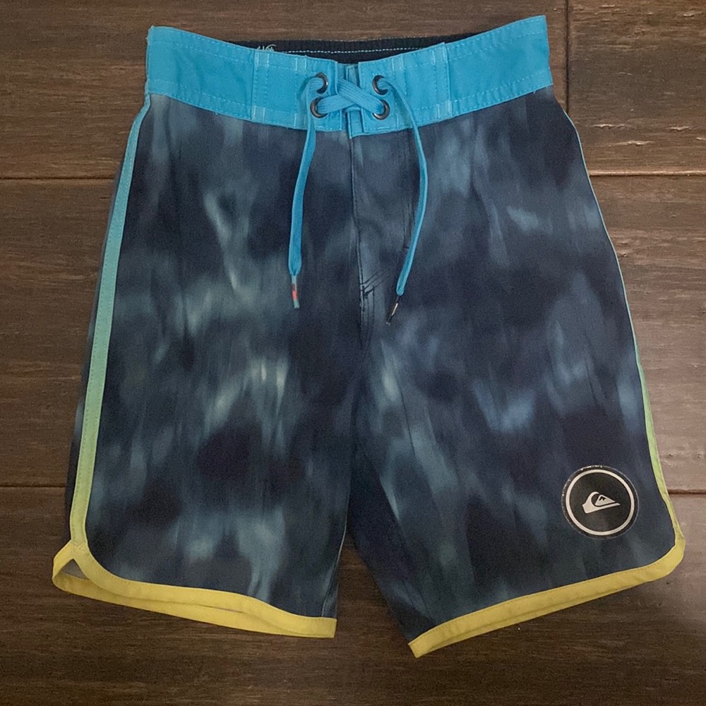 Quiksilver board shorts 4T